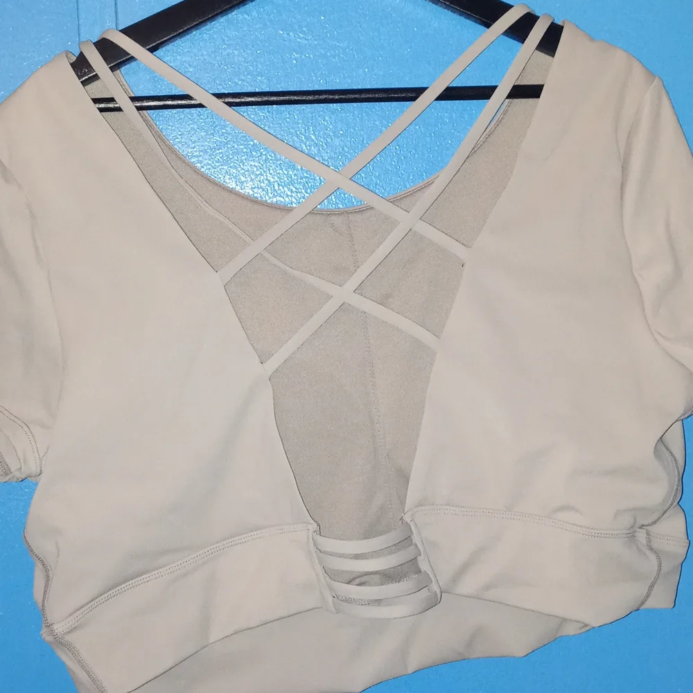 Fashion Nova Curve - Crunch Time Active Short Sleeve Top in Sculpt Tech - Picture 3 of 3